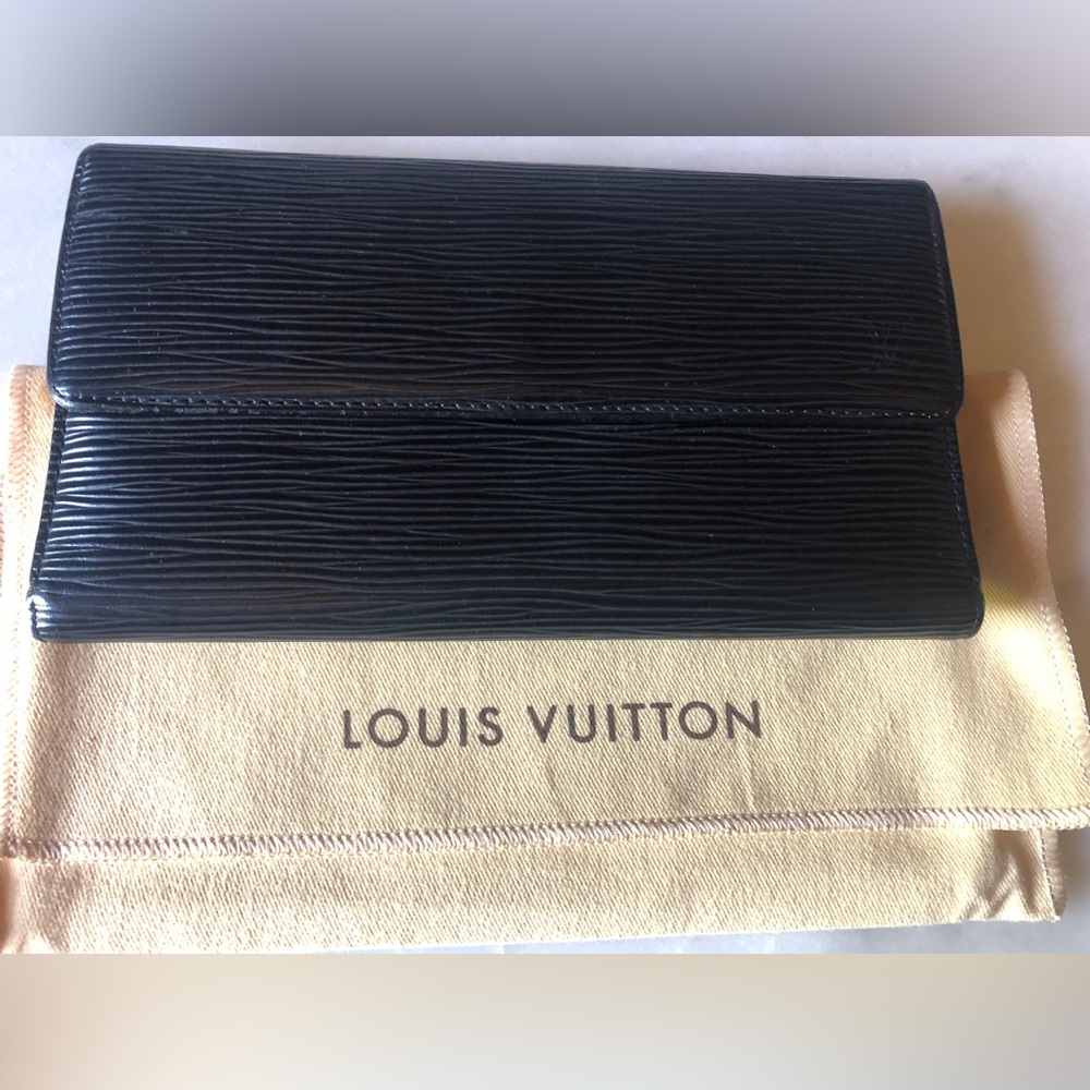 ⭐️Louis Vuitton Epi Long Wallet